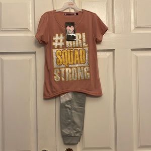 Love From The Heart Girl’s Top And Sweatpants Set, Size 5. Pink and Gray.